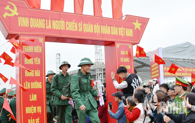 Bộ Quốc phòng trả lời về thời hạn tạm hoãn nghĩa vụ quân sự khi nhà trường xác nhận khóa học kéo dài thêm

